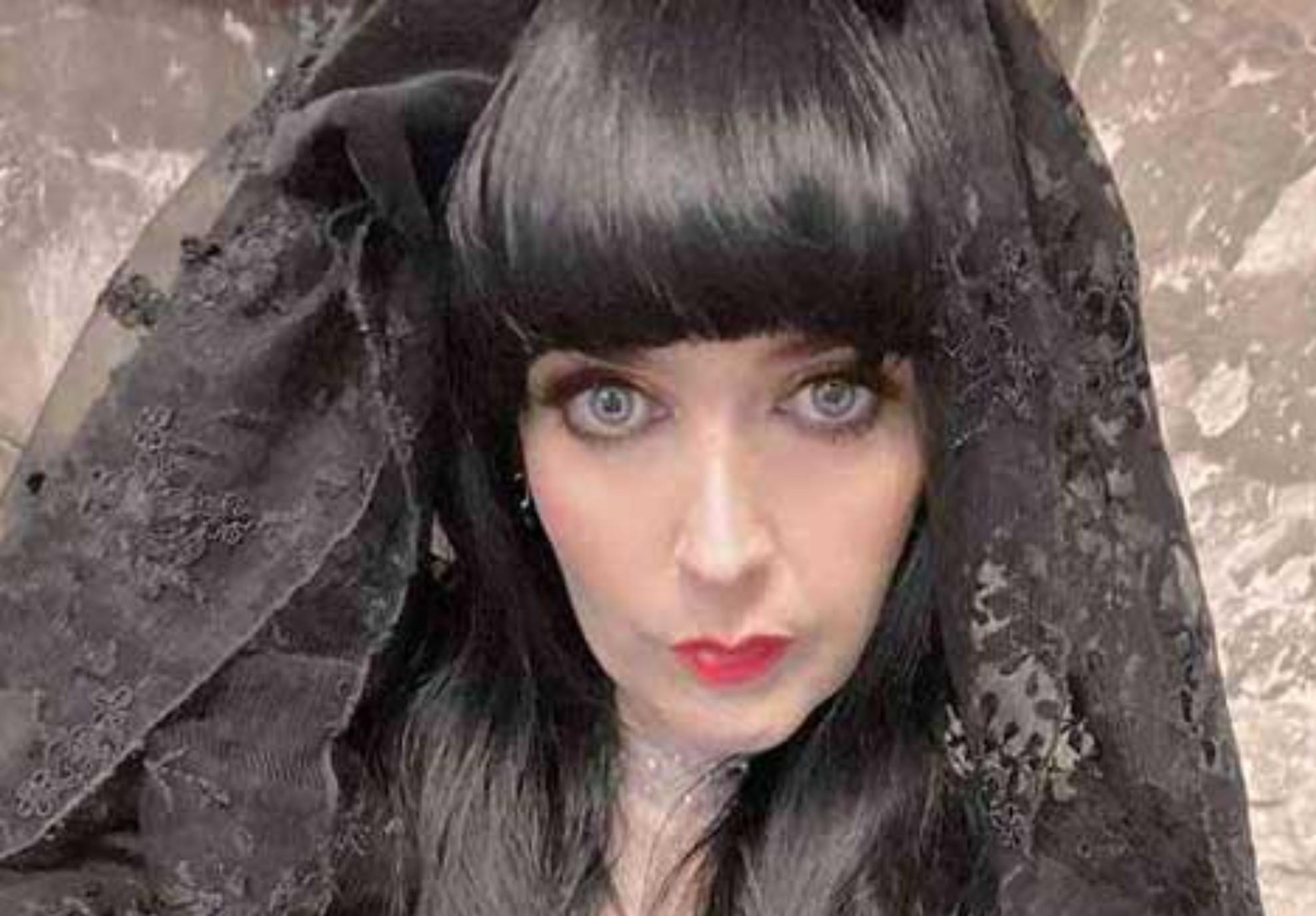 Η τραγουδίστρια που παντρεύτηκε ένα φάντασμα και ζήτησε εξορκισμό για να γλιτώσει από την κόλαση