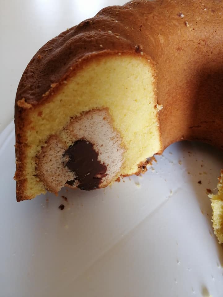 κέικ-βανίλιας-με-γεμιστά μπισκότα-συνταγή-