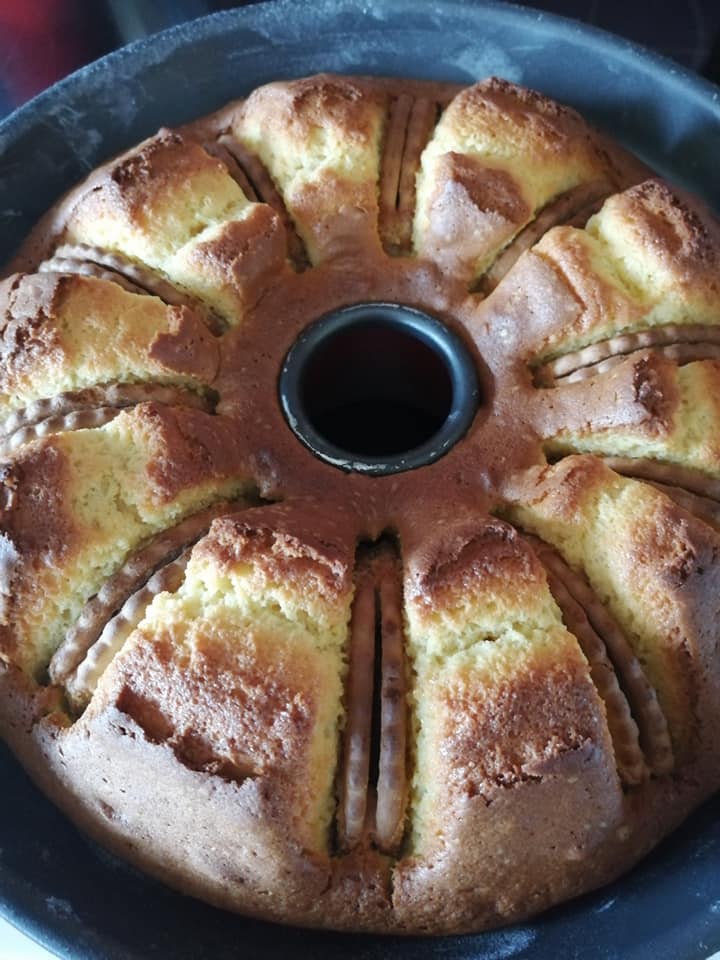 κέικ-βανίλιας-με-γεμιστά μπισκότα-συνταγή-