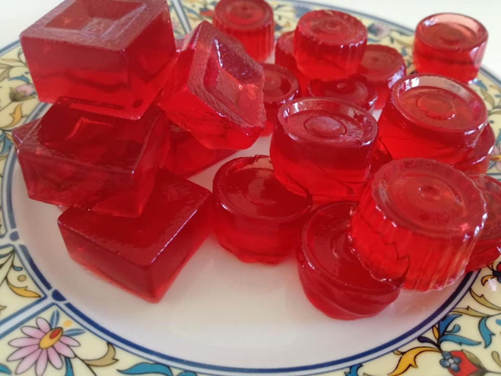 Σπιτικά ζελεδάκια φράουλα