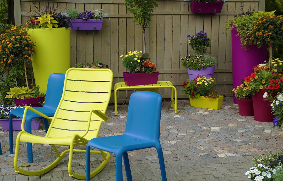 Τσιμεντένιες αυλές, μπαλκόνια και έπιπλα αυλής γίνονται λαμπίκο με αυτά τα κόλπα