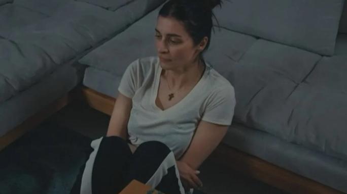 Η Γη της Ελιάς-Ιουλία- Η Γη της Ελιάς-Ιουλία-