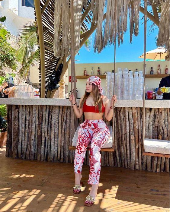 κόκκινο-τοπ-με-κόκκινο παντελόνι-και-κόκκινη-μπαντάνα-ιδέες-