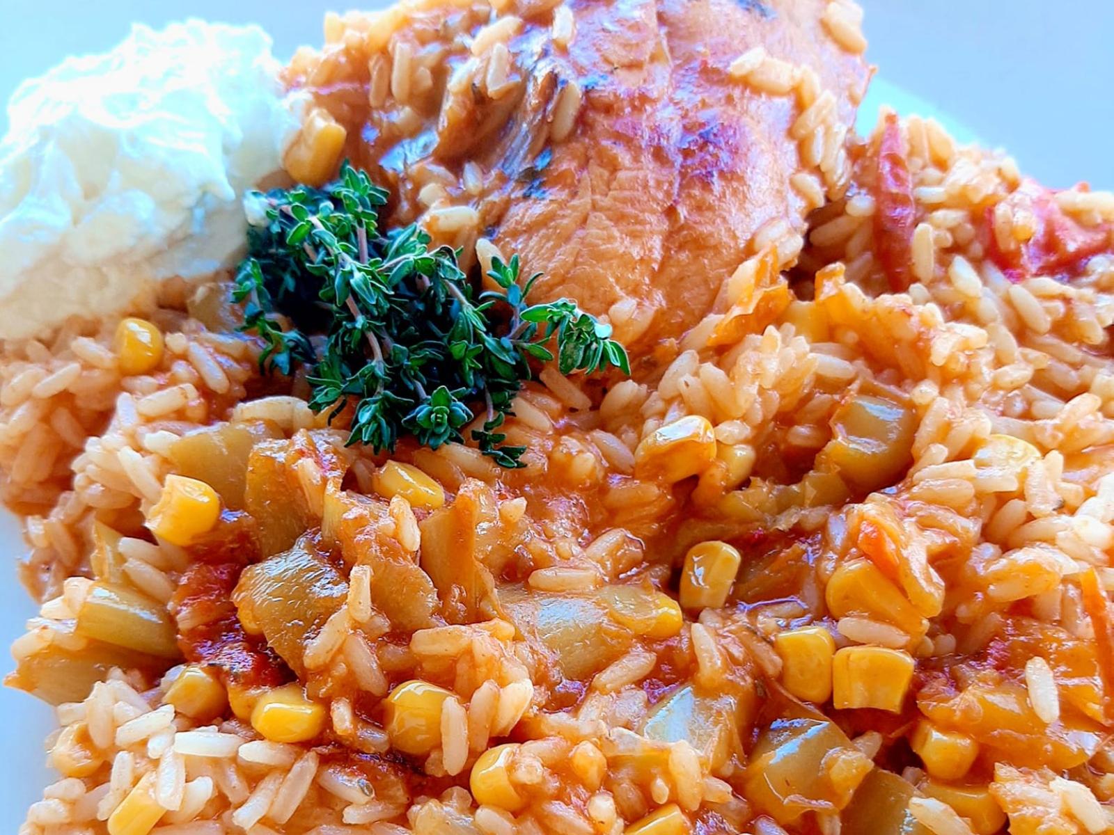 Κοτόπουλο με πιπεριές και ρύζι