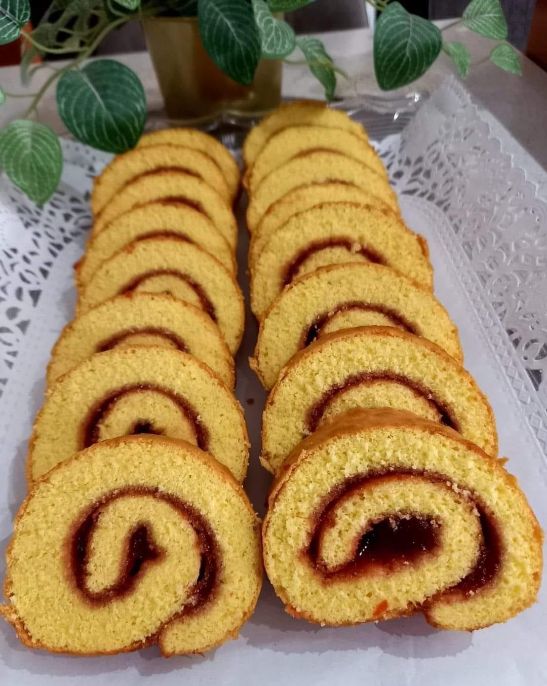 ρολό-παντεσπάνι-με-μαρμελάδα-φράουλα-συνταγή-