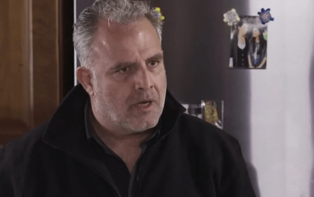 Η Γη της Ελιάς-Στάθης- Η Γη της Ελιάς-Στάθης-