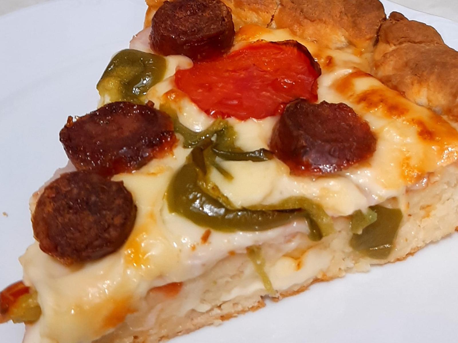 πίτσα-με-λουκάνικο-συνταγή-