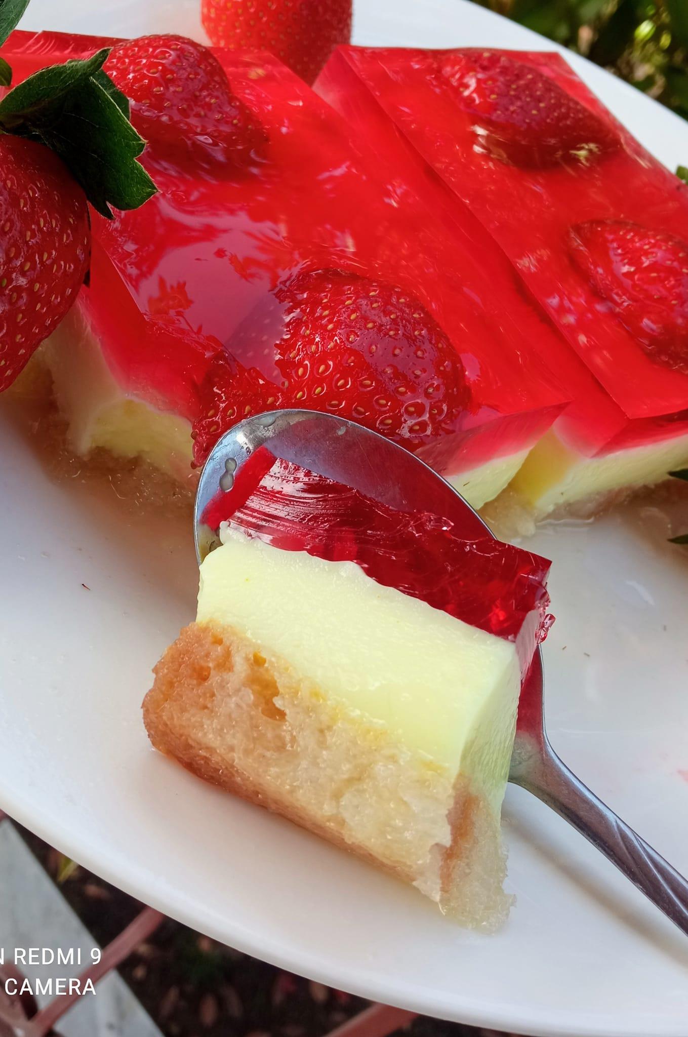 γλυκό ψυγείου-με-ζελέ φράουλα-συνταγή-