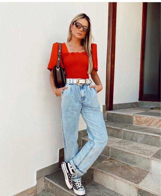 τζιν-παντελόνι-με-κόκκινη μπλούζα-ιδέες-