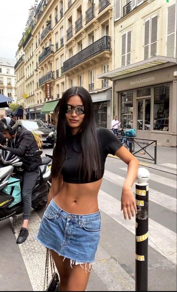 μίνι-τζιν-φούστα-με-μαύρο τοπ-ιδέες-