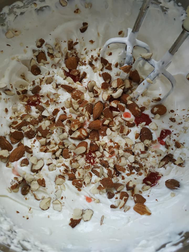 παγωτό-παρφέ-με-καβουρδισμένα αμύγδαλα-και-γλυκό του κουταλιού-κεράσι-συνταγή-