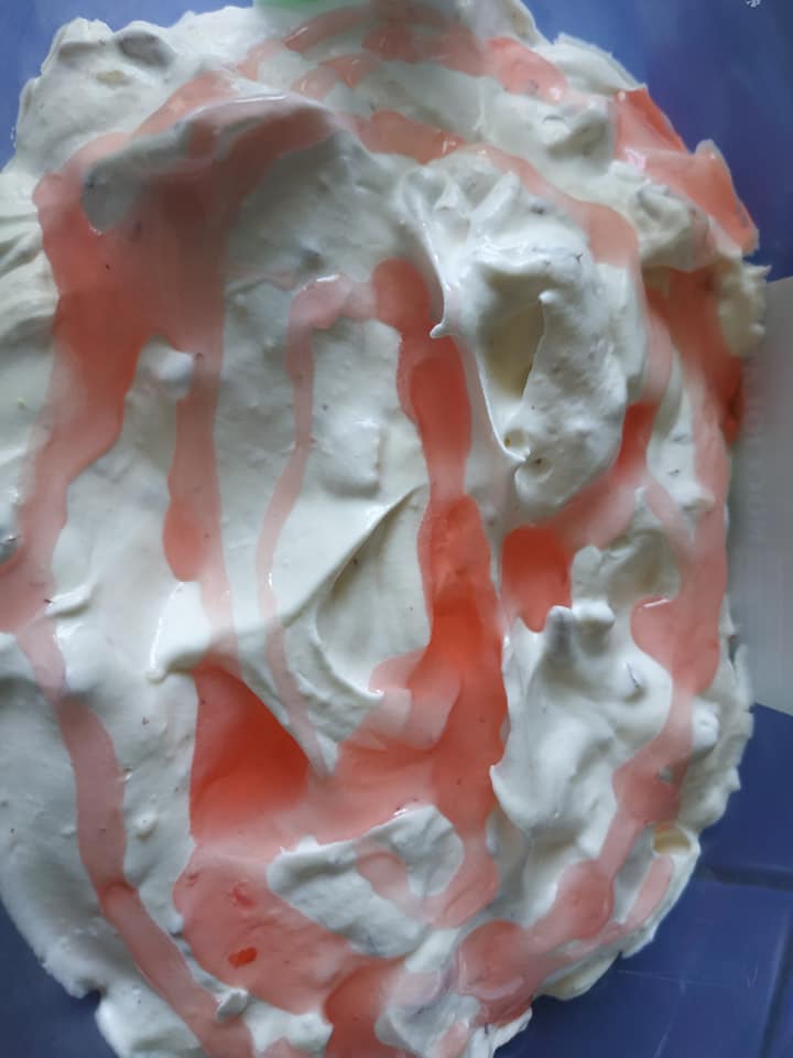 παγωτό-παρφέ-με-καβουρδισμένα αμύγδαλα-και-γλυκό του κουταλιού-κεράσι-συνταγή-