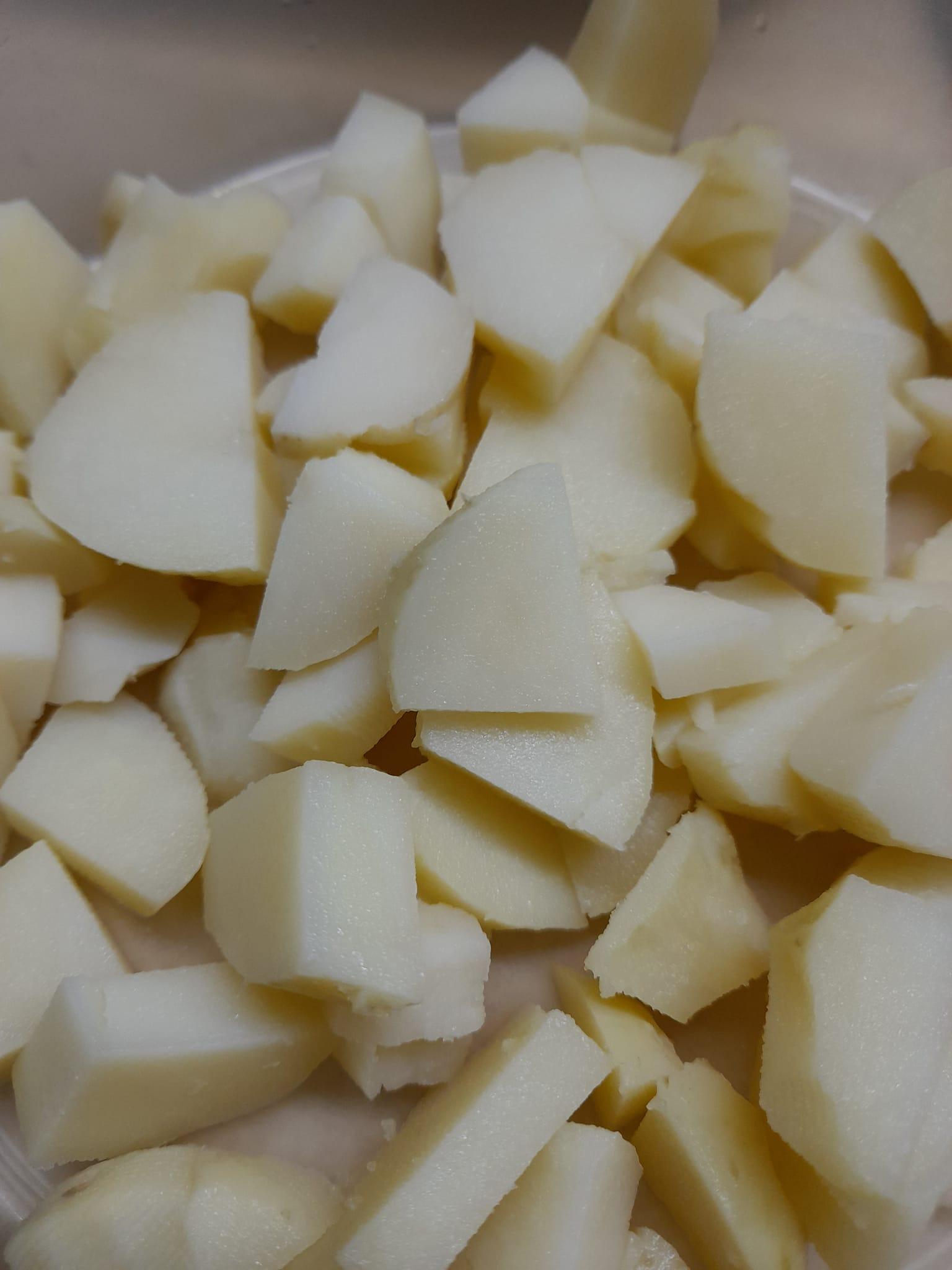 σαλάτα-με-φασόλια-πατάτες-και-μυρωδικά-συνταγή-