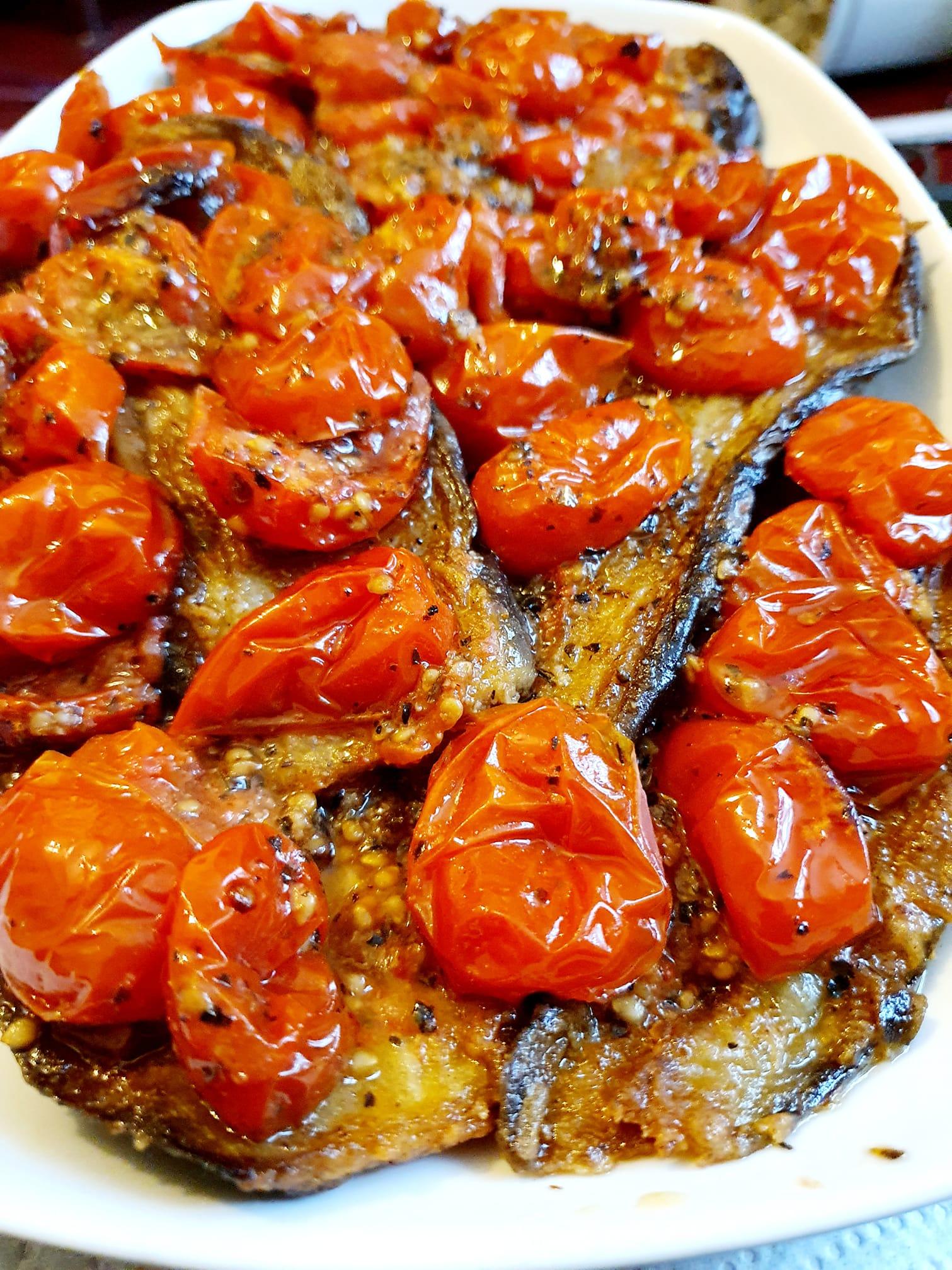 τηγανιτές-μελιτζάνες-με-σάλτσα-από-ντοματίνια-συνταγή-