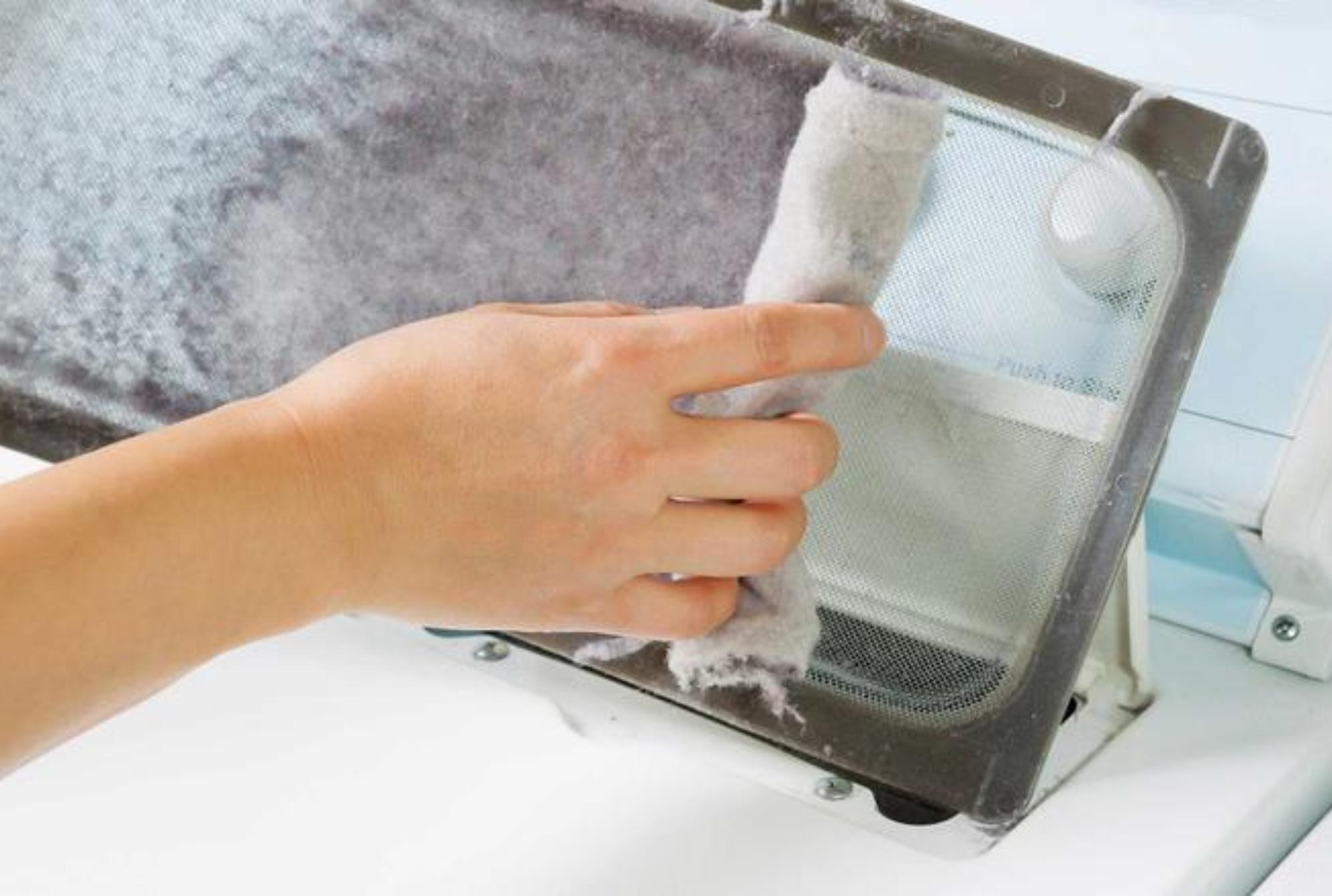 Άσχημες μυρωδιές και ρούχα που δεν στεγνώνουν στο στεγνωτήριο: Τα μυστικά για να το κάνεις να λάμψει