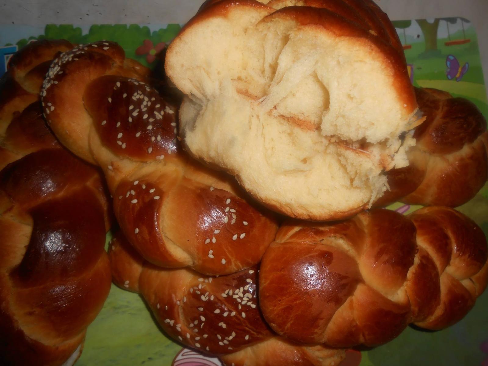 Μυρωδάτα τσουρέκια για κολατσιό στο σχολείο