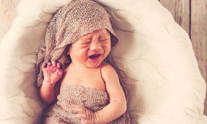 η-κίνηση-που-ηρεμεί-ένα-νεογέννητο-όταν-κλαίει-