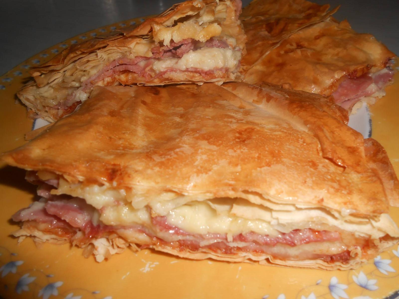 Ζαμπονοκασερόπιτα με κρεμώδη γέμιση