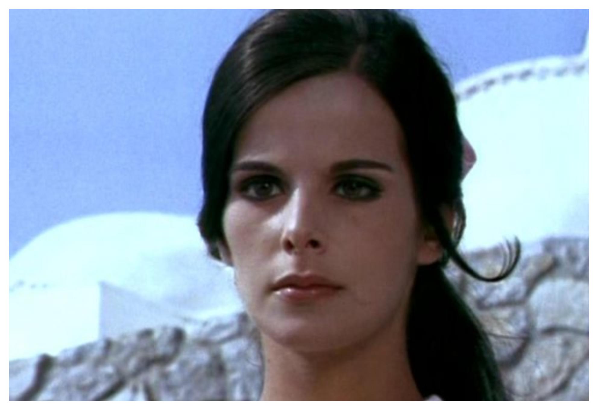 Έλενα Ναθαναήλ: Η ηθοποιός με την κλασική ομορφιά και την ασύγκριτη φινέτσα που στα 19 της πόζαρε για το Paris Match