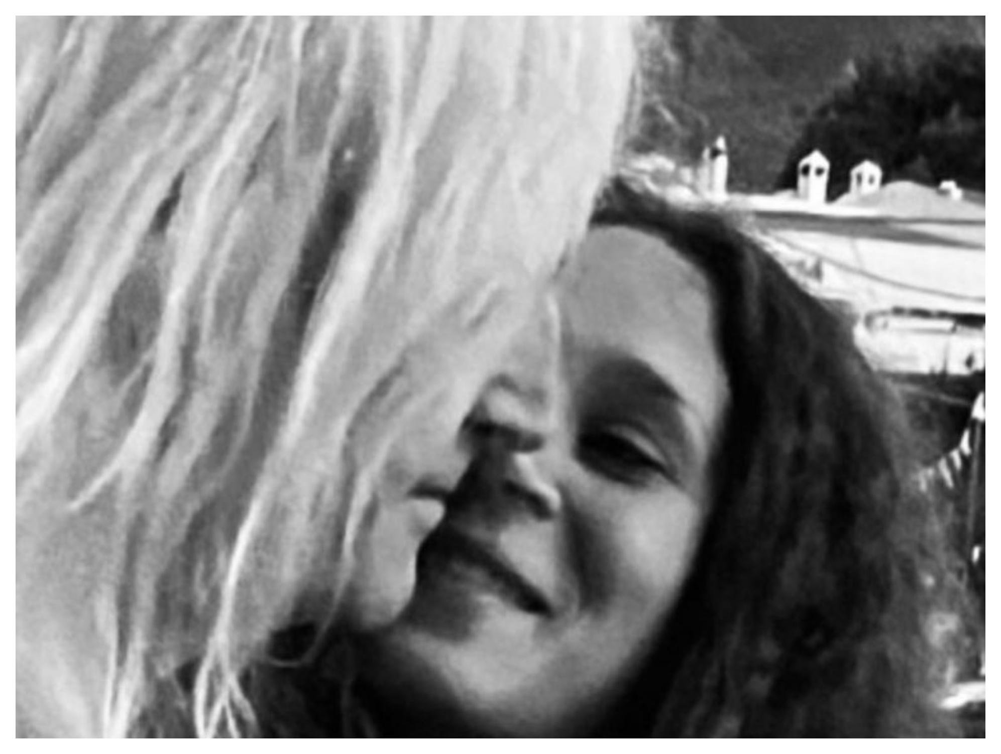 Νίκος Καρβέλας – Έλενα Φερεντίνου: Δείτε τον κούκλο γιο τους