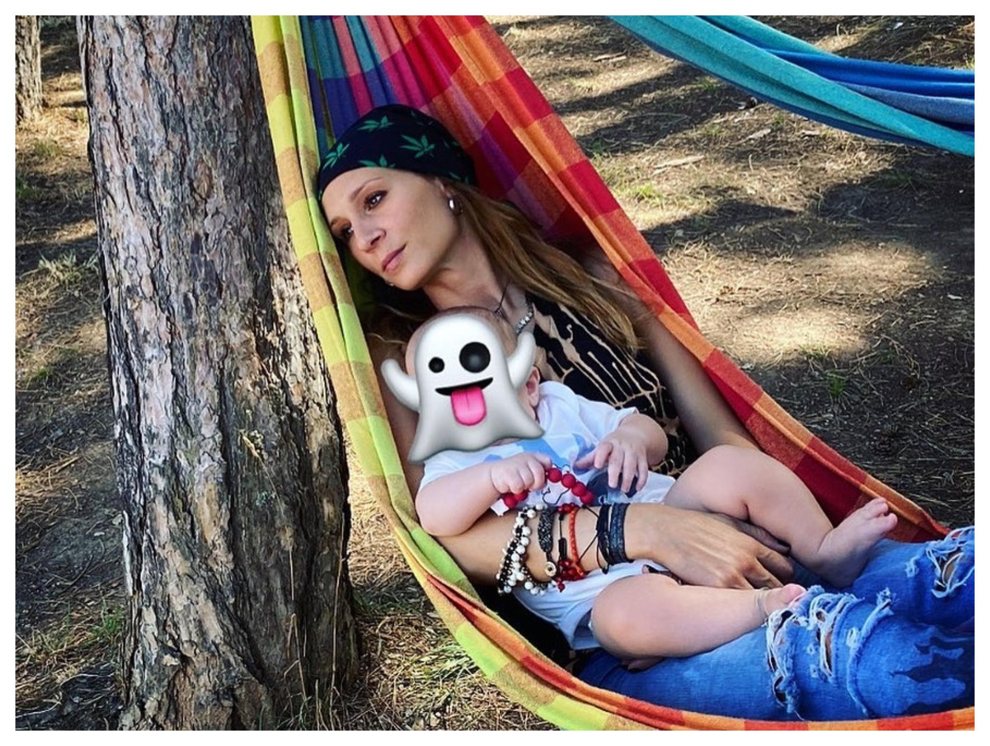 Νίκος Καρβέλας – Έλενα Φερεντίνου: Δείτε τον κούκλο γιο τους