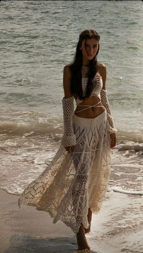 Mermaidcore ντύσιμο: Η Νο1 τάση για το Καλοκαίρι 2023 και 15 ιδέες να την υιοθετήσεις