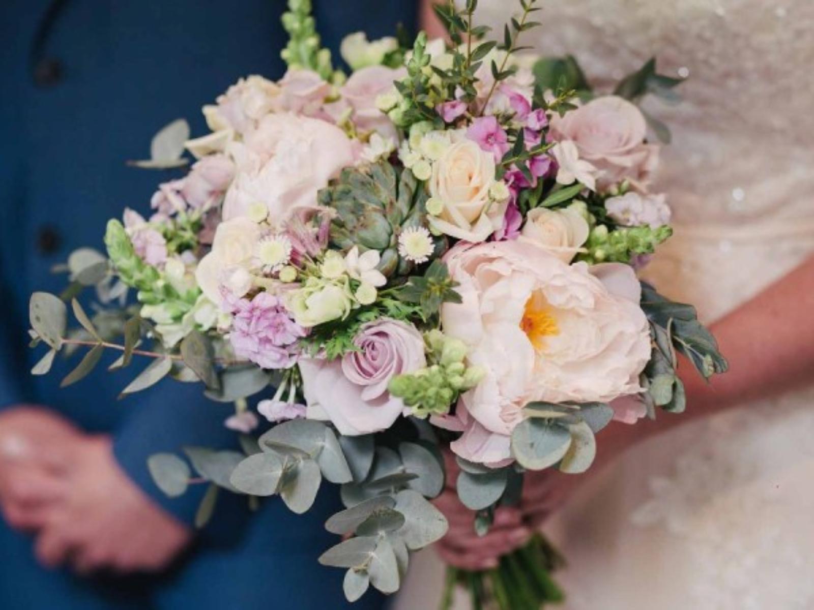 η-κόρη-μου-παντρεύεται-τον-λάθος άντρα-και-δεν-θέλω-να-πάω-στον-γάμο-