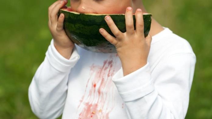 λεκές-από-καρπούζι-έξυπνα κόλπα-να-τον-αφαιρέσεις-