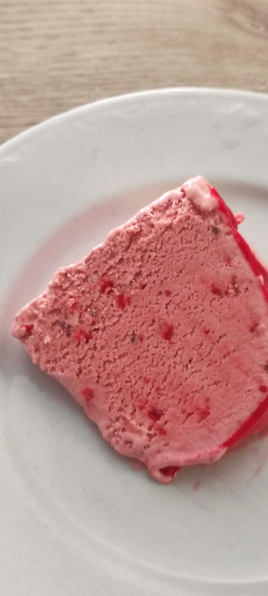 τούρτα-παγωτό-με-γεύση-φράουλα-συνταγή-