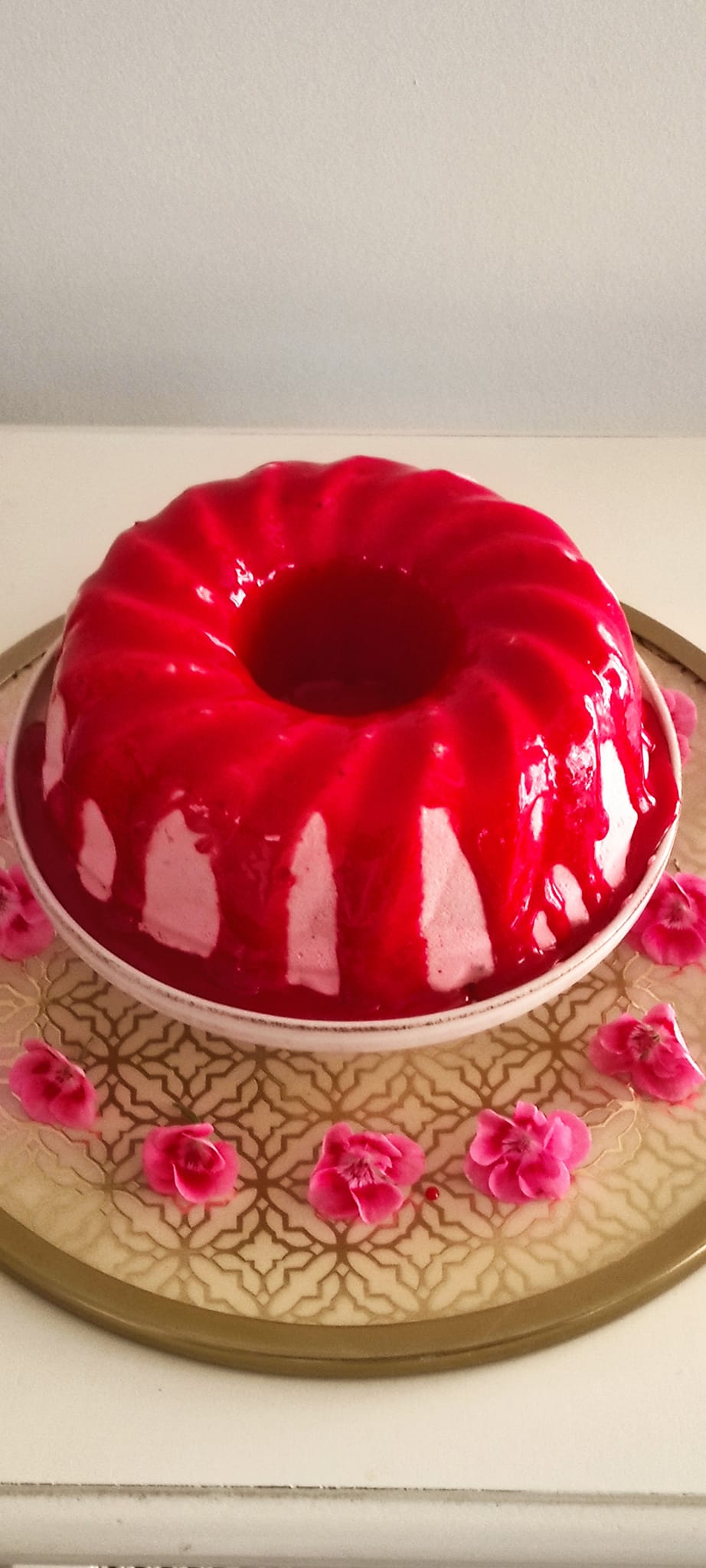 τούρτα-παγωτό-με-γεύση-φράουλα-συνταγή-