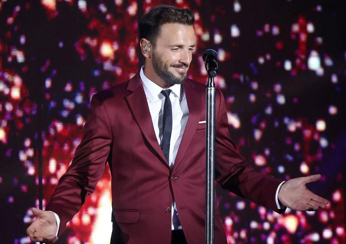 Νίκος Βέρτης: Η Σπάνια φωτογραφία με τους γονείς του