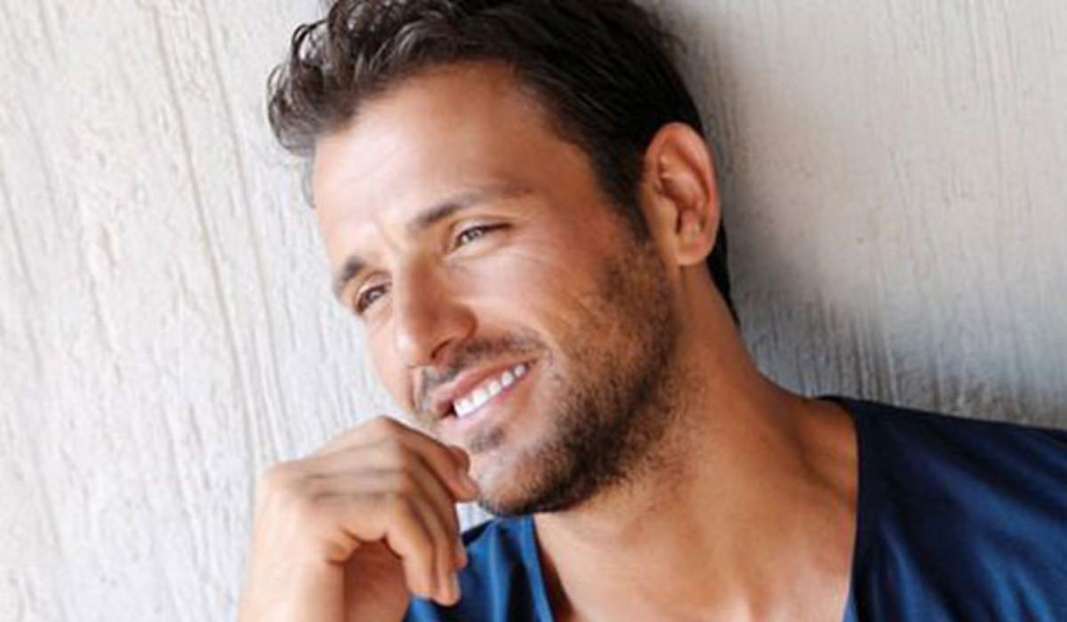 Νίκος Βέρτης: Η Σπάνια φωτογραφία με τους γονείς του