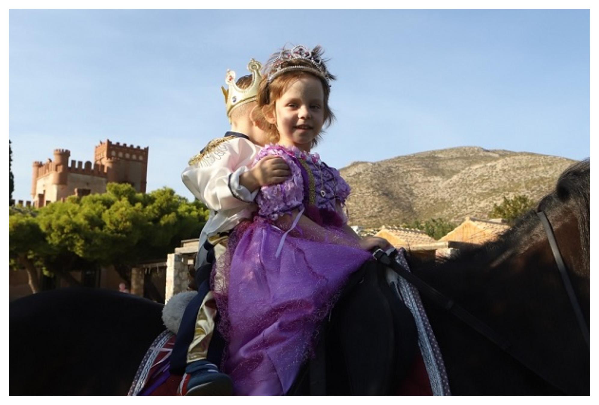 Η μικρή Ειρήνη νίκησε τον καρκίνο και πραγματοποίησε το όνειρο της – Έγινε πριγκίπισσα