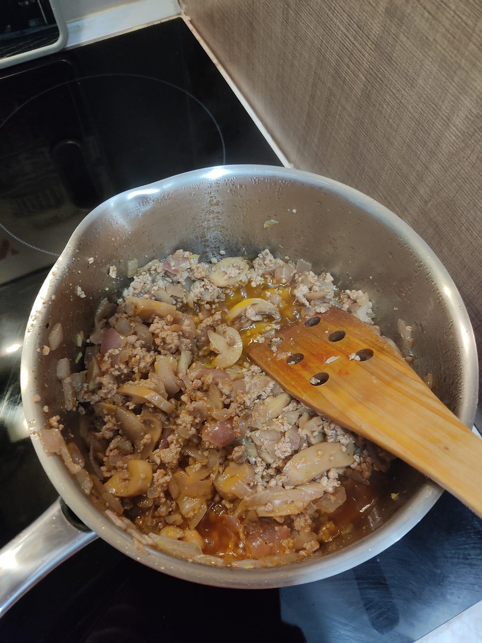 λαζάνια-με-κιμά-μανιτάρια-και-μπεσαμέλ-συνταγή- λαζάνια-με-κιμά-μανιτάρια-και-μπεσαμέλ-συνταγή-