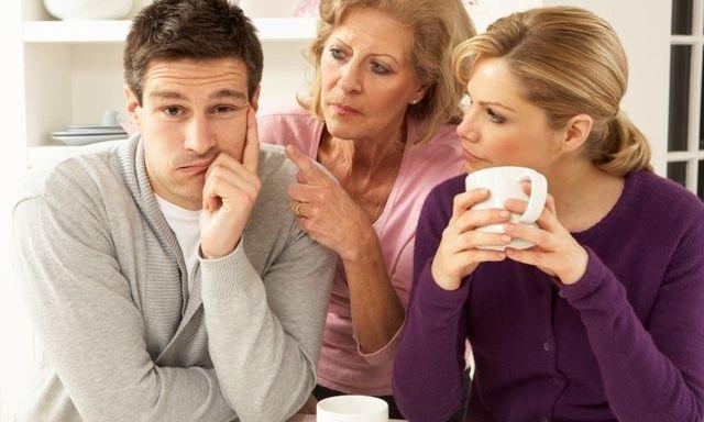 η-πεθερά-μου-είναι-υποχόνδρια-και-μας-βάζει-να-πληρώνουμε-καθαρίστρια-