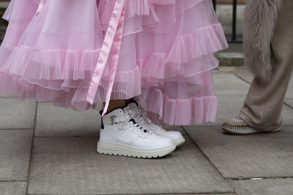 η-νύφη-μου-δεν-ξέρει-να-ντύνεται-και-με-κάνει-ρεζίλι- η-νύφη-μου-δεν-ξέρει-να-ντύνεται-και-με-κάνει-ρεζίλι-