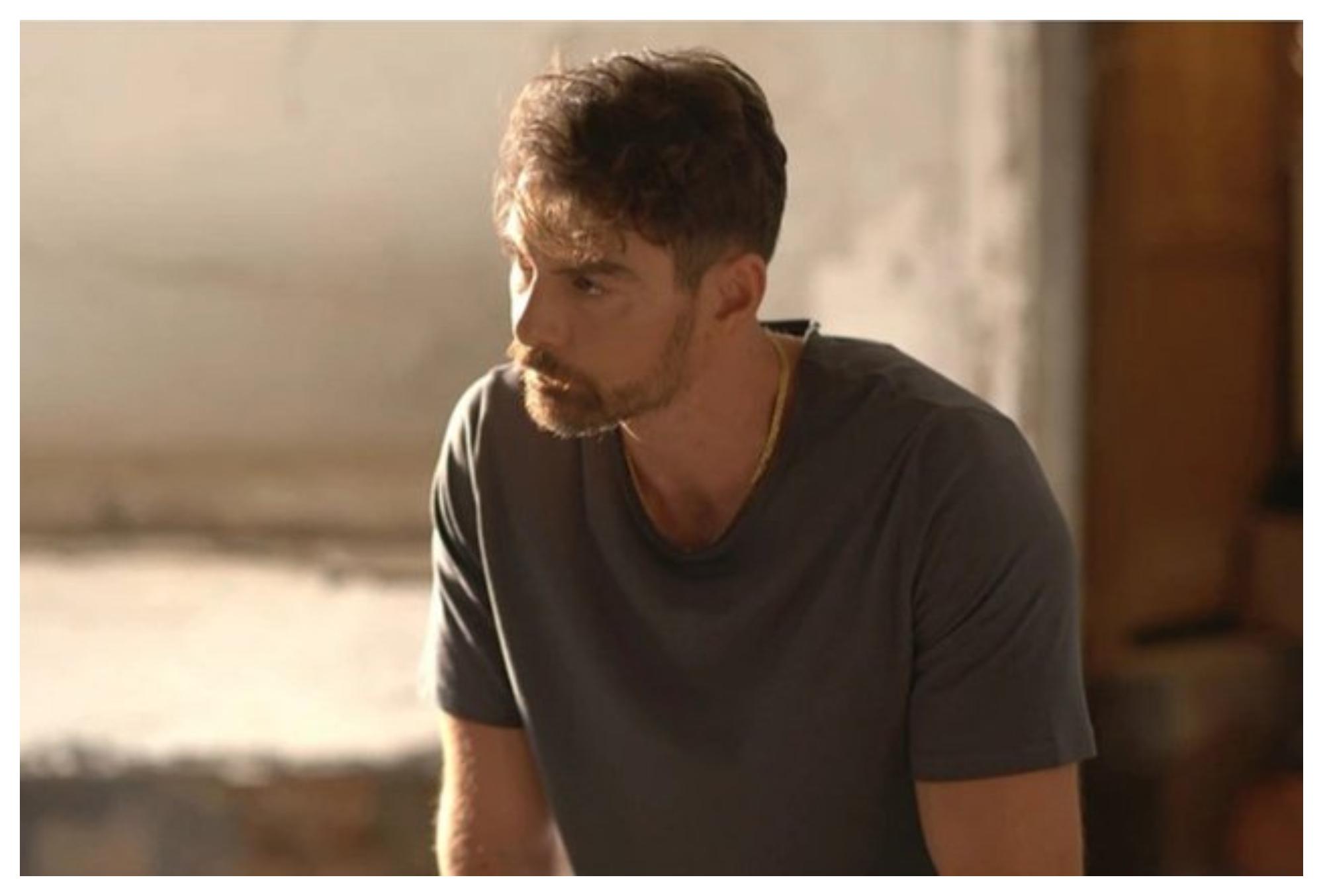 Μαύρο Ρόδο: θα περιμένω τη στιγμή που θα με φωνάξεις για να κλείσω τα μάτια του Καστρινού