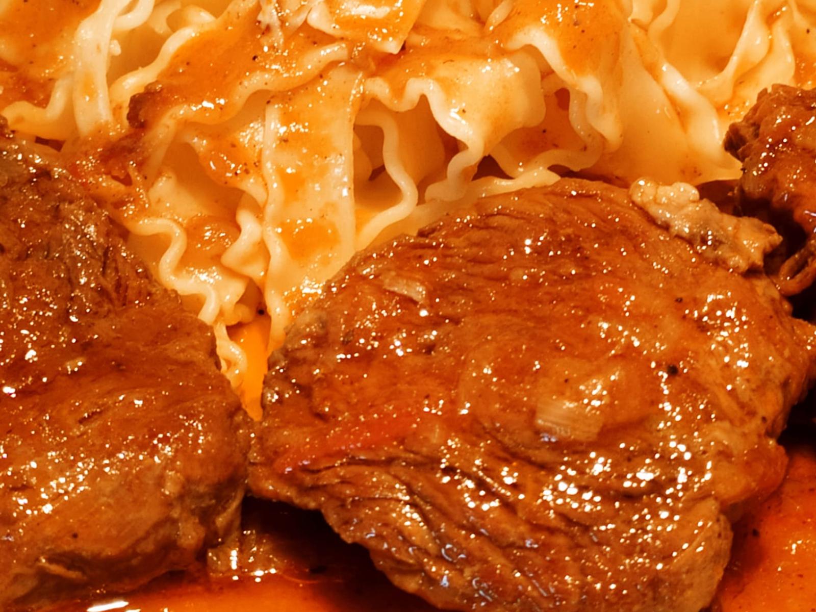 μοσχαράκι-κοκκινιστό-με-λαζάνια-συνταγή-