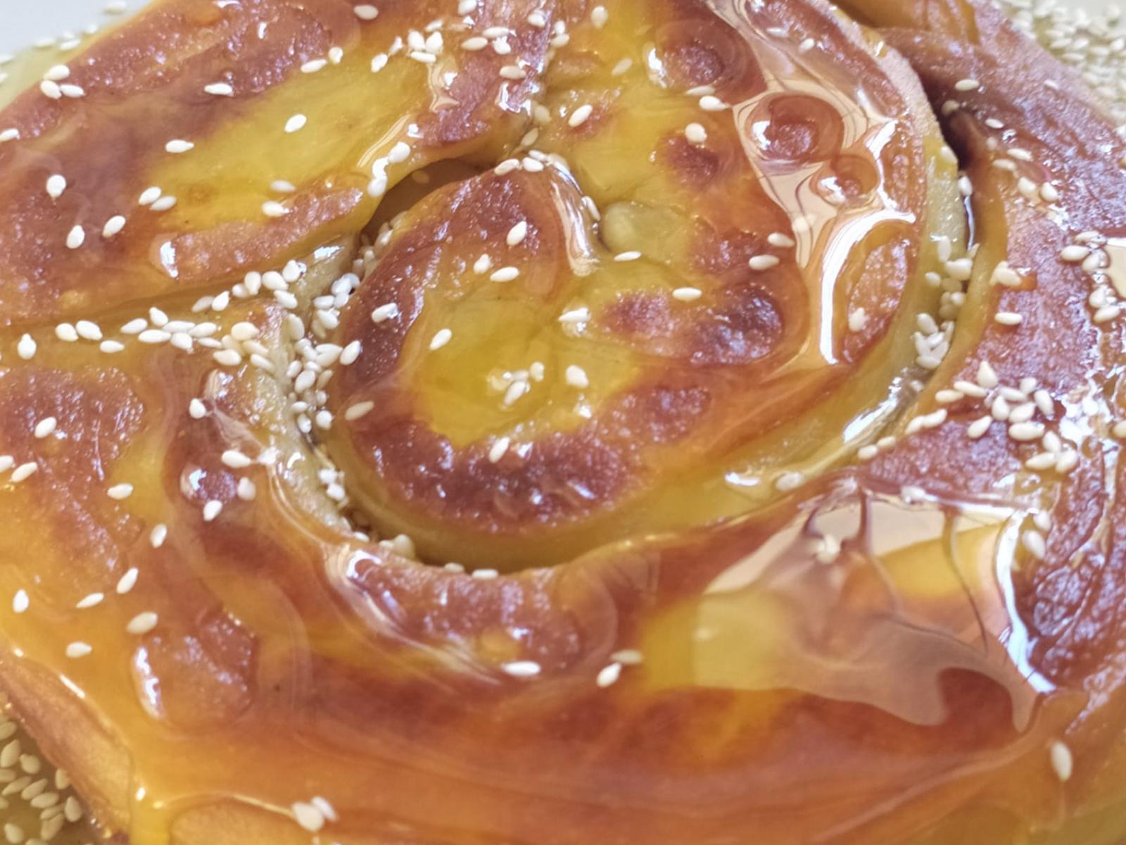 σκοπελίτικη-πίτα-με-σουσάμι-και-μέλι-συνταγή-