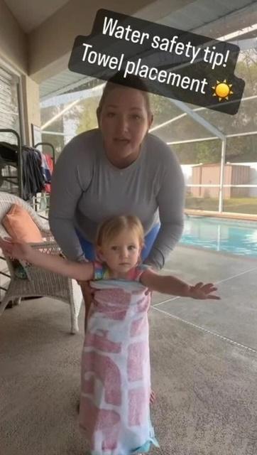 μην-τυλίγετε-έτσι-την-πετσέτα-στο-παιδί-στην-θάλασσα-κίνδυνος- μην-τυλίγετε-έτσι-την-πετσέτα-στο-παιδί-στην-θάλασσα-κίνδυνος-