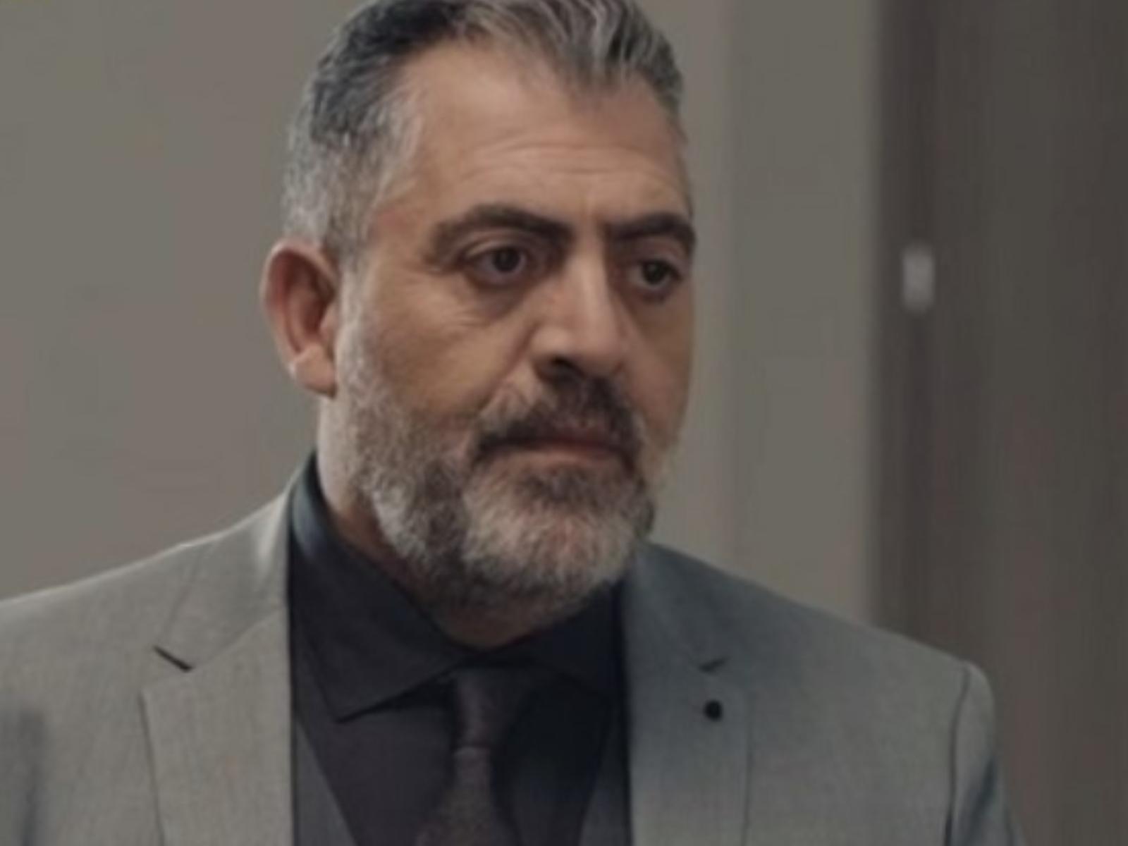 Η Γη της Ελιάς: Ο Δημοσθένης θρηνεί για την Ασπασία