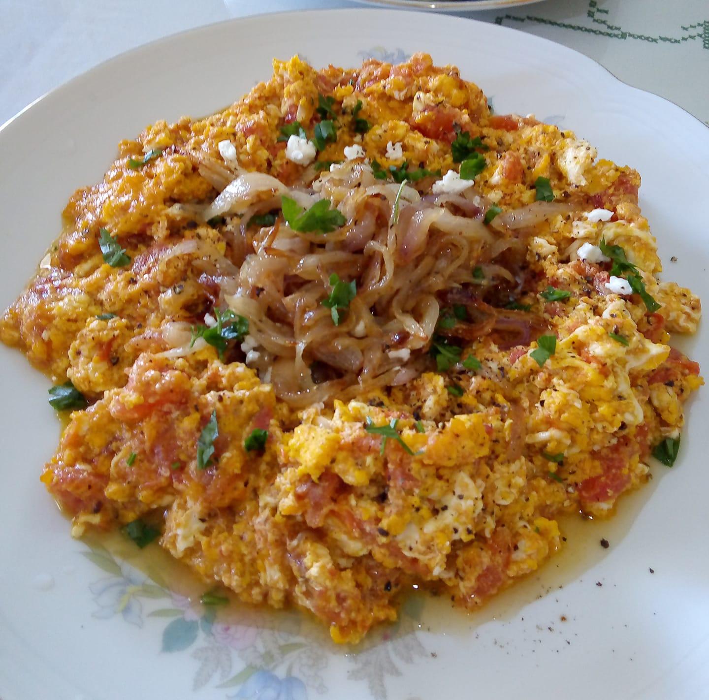 Καγιανάς-με-καραμελωμένα κρεμμύδια-συνταγή-