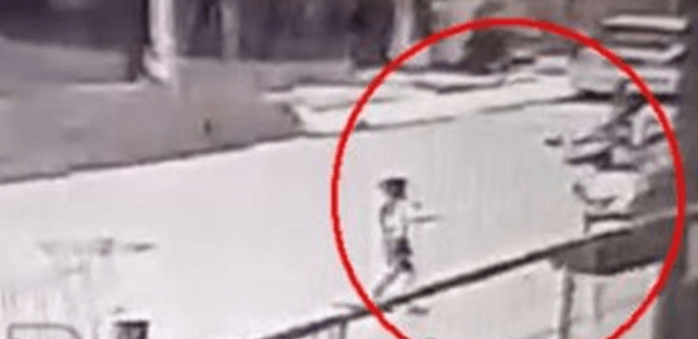 Οδηγός χτύπησε 5χρονο με το μηχανάκι , τον κλώτσησε και τον εγκατέλειψε