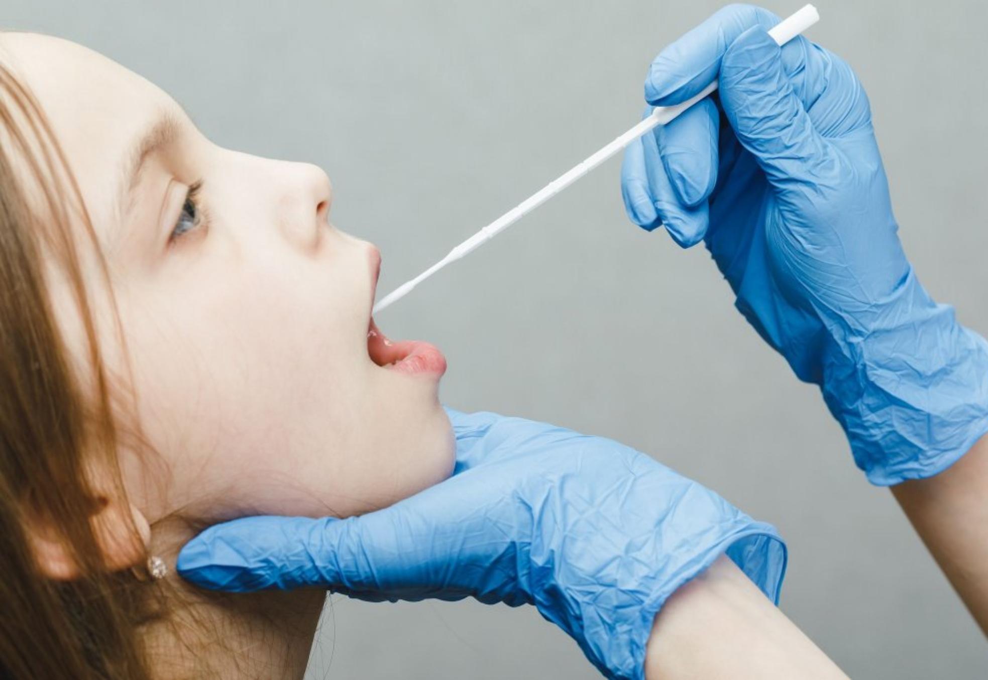 Στρεπτόκοκος: Παιδίατροι προειδοποιούν γιατί το strep test δεν πρέπει να διενεργείται στο σπίτι