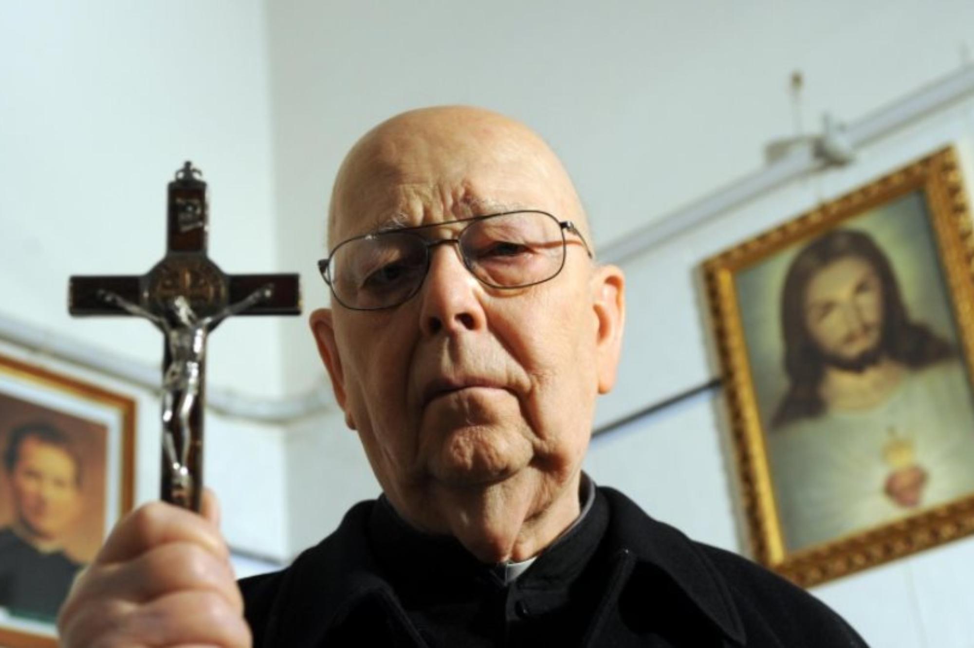 Γκαμπριέλ Αμόρθ: Ο εξορκιστής του Πάπα που έχει τελέσει πάνω από 160.000 εξορκισμούς και η ζωή του έγινε ταινία