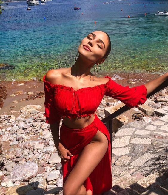 ιδέες-για-καλοκαιρινό ντύσιμο-με-κόκκινα-ρούχα-Καλοκαίρι 2023-τάσεις-