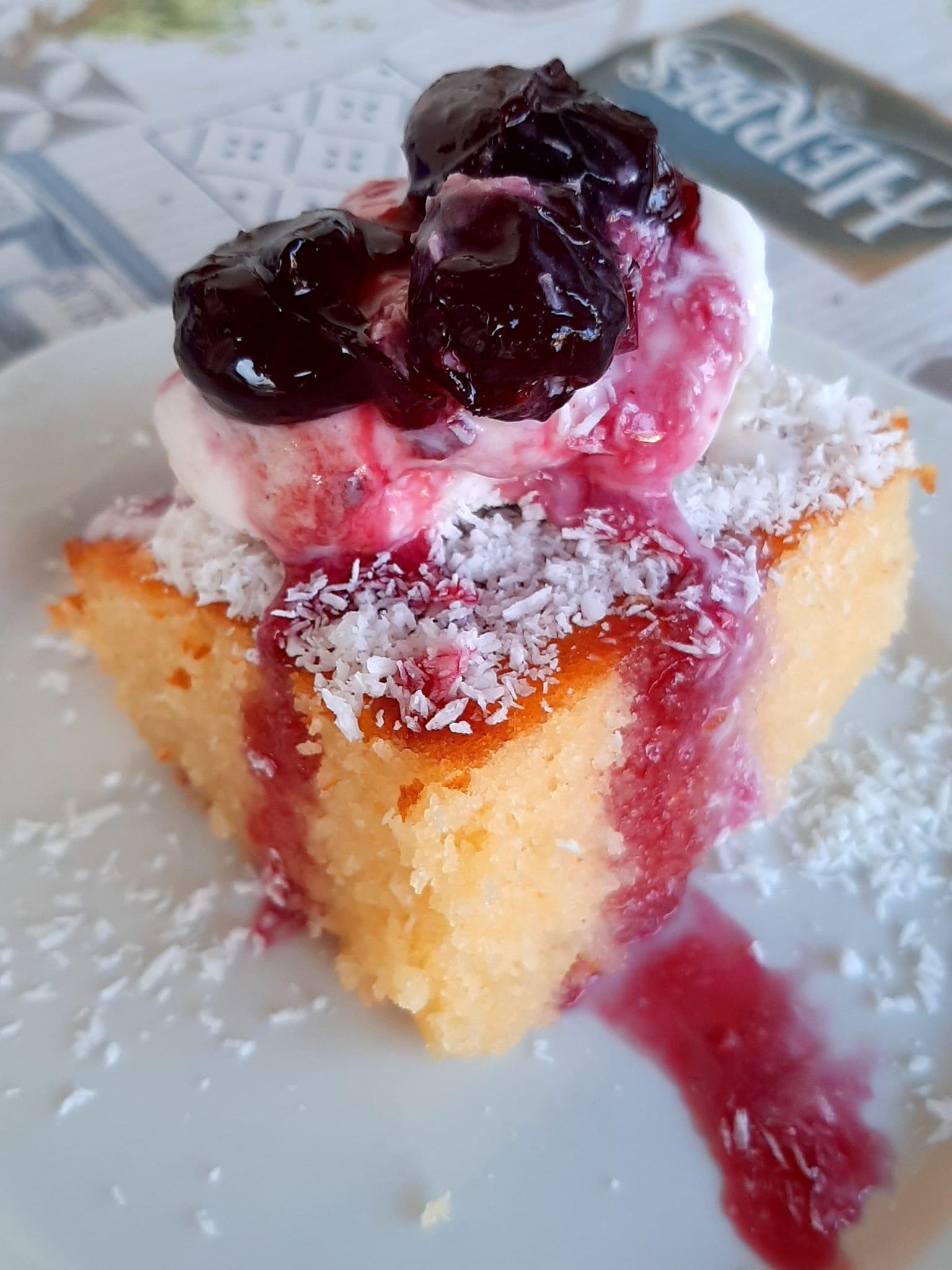 ραβανί-πολίτικο-με-παγωτό-και-γλυκό κεράσι-συνταγή-Δεκαπενταύγουστος-