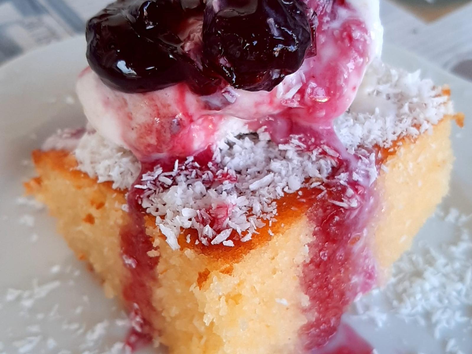 ραβανί-πολίτικο-με-παγωτό-και-γλυκό κεράσι-συνταγή-Δεκαπενταύγουστος-