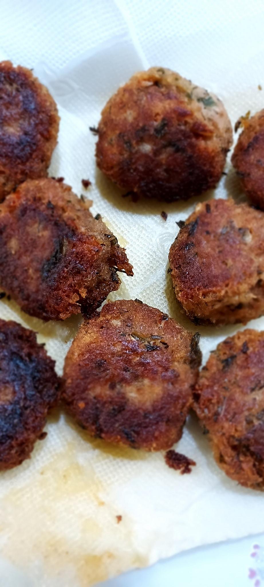 σουτζουκάκια-τόνου-συνταγή-