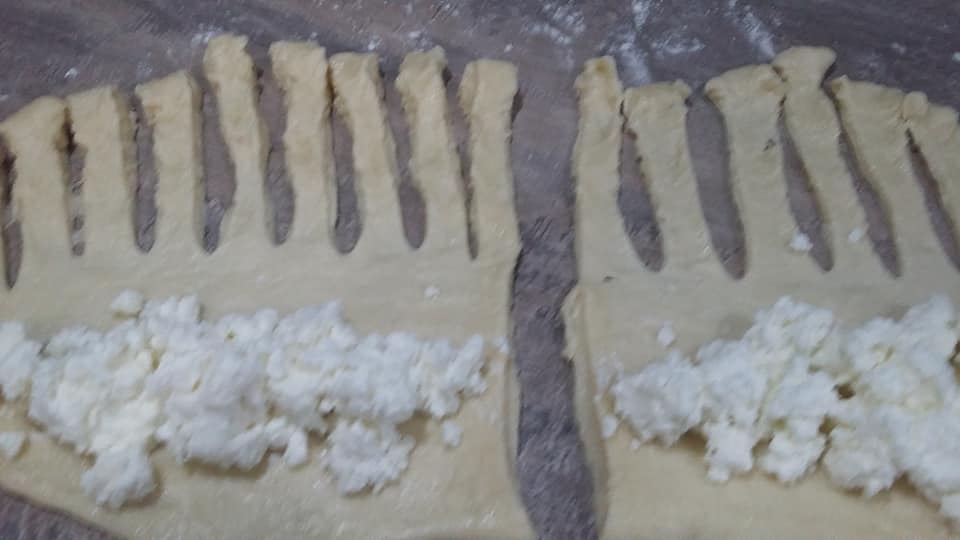 συνταγή-για-τυροπιτάκια-και-λουκανικοπιτάκια-